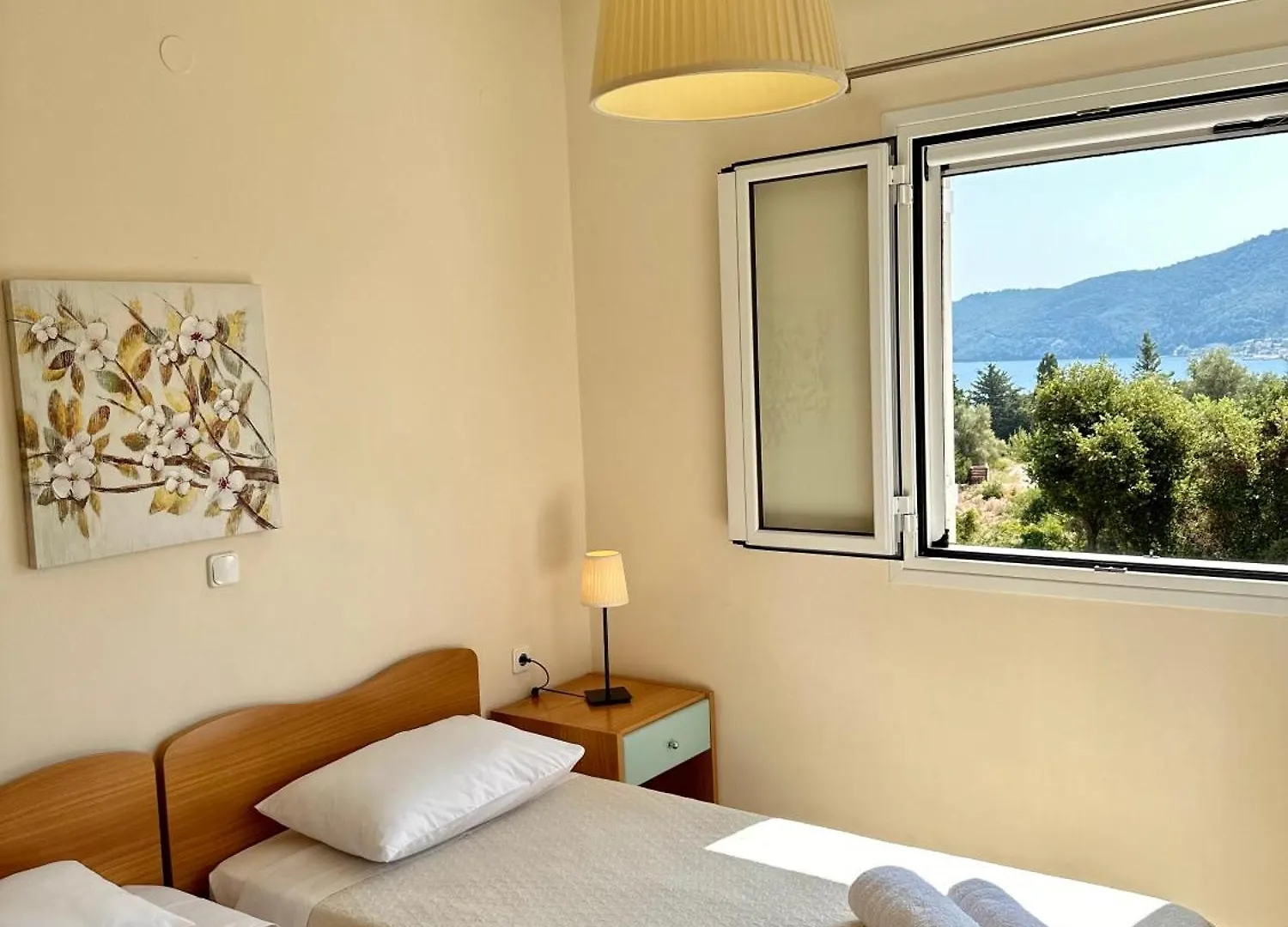 Kate'S Place Apartment, 5' Walk From The Beach Karavomylos Apartament
